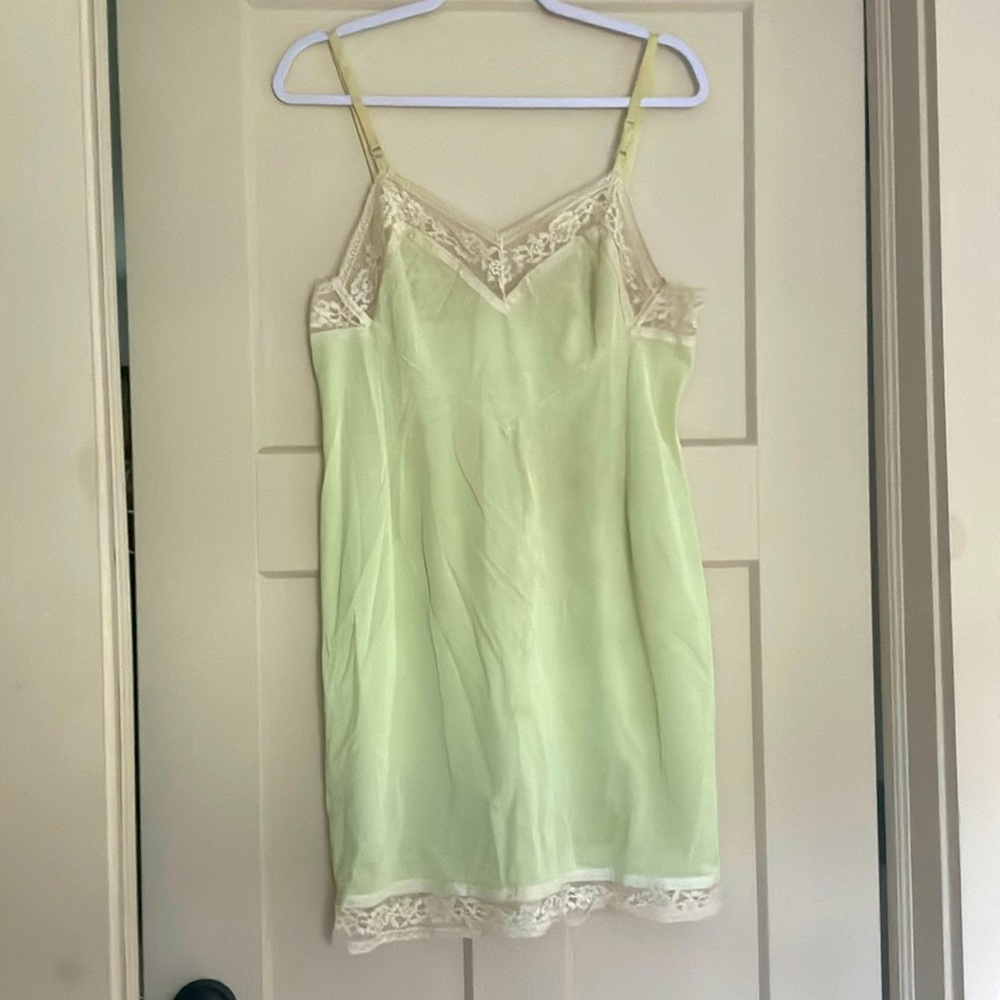 Vintage Henson Kickernick Green Nylon Slip with Lace Trim - size 36